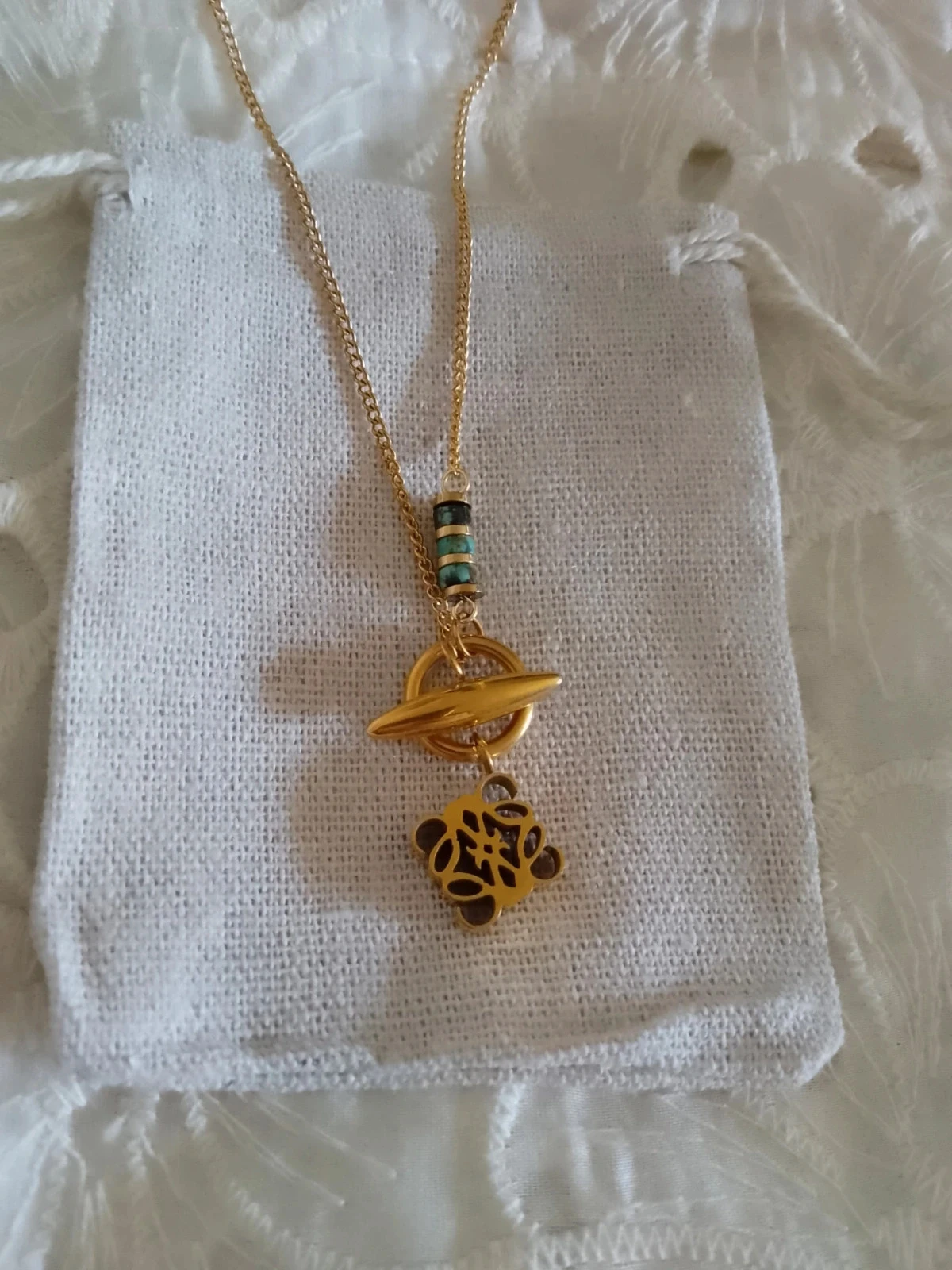 Collier bohème doré avec pierres de turquoise africaine